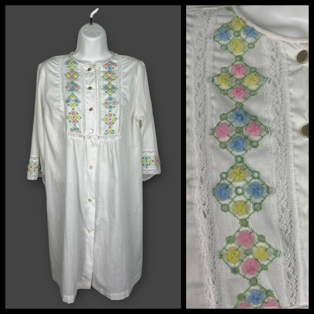70s Gilead‎ Large White Pom Pom Embroidered Lace Tunic House Dress Coat -Spot-